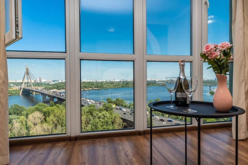 Apartments With Crazy Panoramic View Of The Dniepr Kyjev Exteriér fotografie