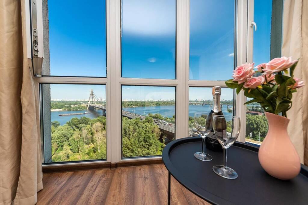 Apartments With Crazy Panoramic View Of The Dniepr Kyjev Exteriér fotografie