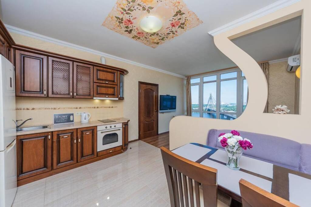 Apartments With Crazy Panoramic View Of The Dniepr Kyjev Exteriér fotografie